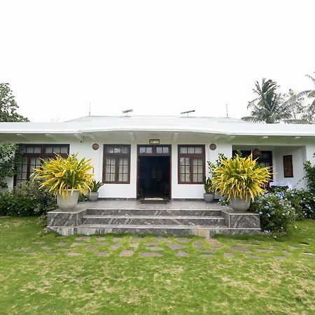 Man Mountain Villa Matale Exteriör bild